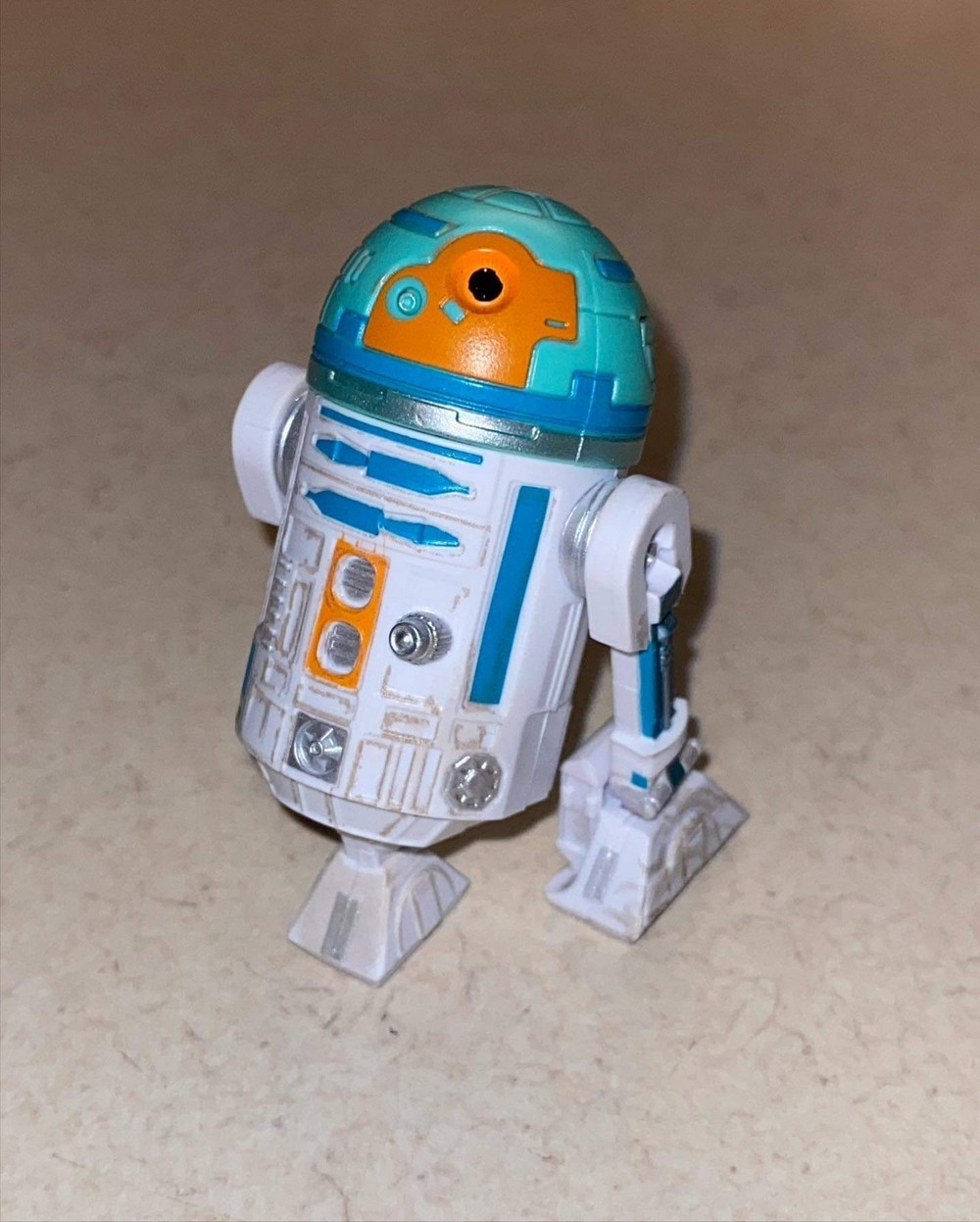 Disney Parks: The Mandalorian Droid Factory set now available